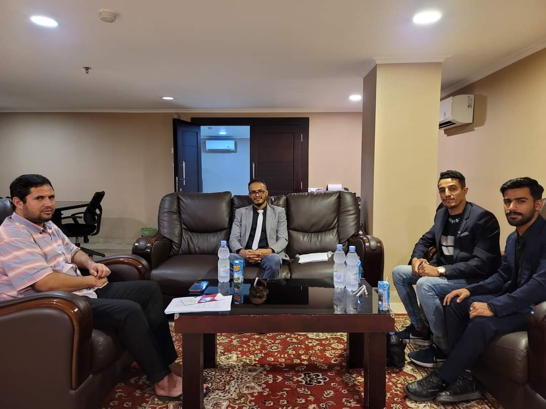 وفد من اتحاد الطلاب اليمنيين في إندونيسيا يزور مؤسسة ثراء للتدريب والاستشارات لتعزيز الشراكة وخدمة الطلاب